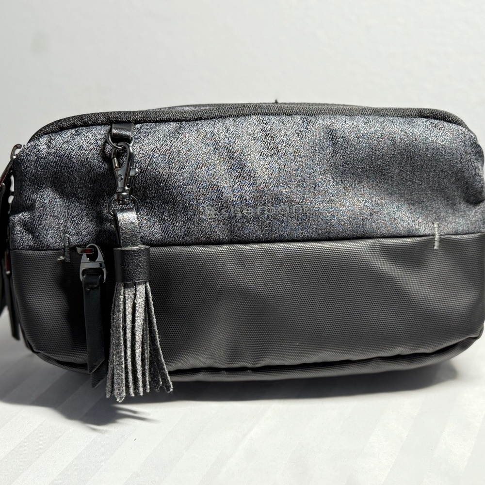 🎒 Sherpani Qube Hip Pack – Travel Smart, Stay Stylish! ✈️